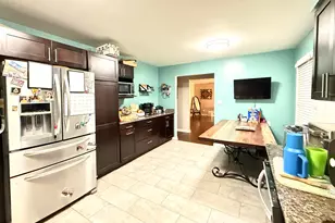 140 N Linda St, Hobart, IN 46342 - Photo 10