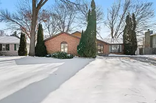 931 Evergreen Ln, Schererville, IN 46375 - Photo 2