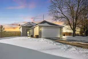 520 Pheasant Run Dr, Hobart, IN 46342 - Photo 2