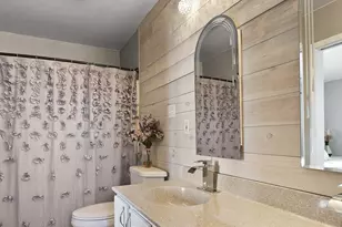 520 Pheasant Run Dr, Hobart, IN 46342 - Photo 16