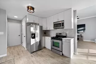 520 Pheasant Run Dr, Hobart, IN 46342 - Photo 10