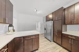 820 Brown St, Valparaiso, IN 46383 - Photo 6