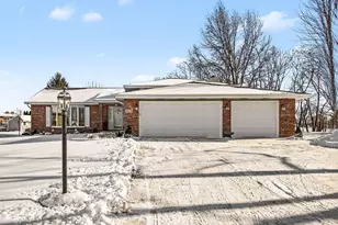 9679 E Oakridge Dr, Saint John, IN 46373 - Photo 2