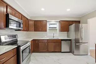 2008 Sir Richard Rd, Schererville, IN 46375 - Photo 10