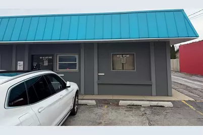 821 W Glen Park Avenue, Griffith, IN 46319 - Photo 2