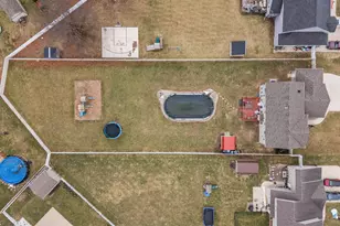 1089 Lakeview Dr, Hobart, IN 46342 - Photo 24