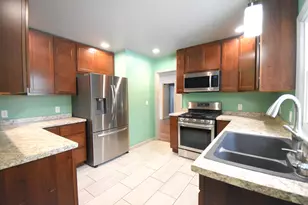 225 W Grace St, Rensselaer, IN 47978 - Photo 10