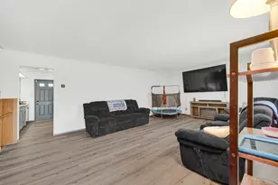 2812 W 60th Dr, Merrillville, IN 46410 - Photo 6