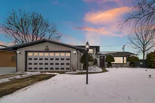 2812 W 60th Dr, Merrillville, IN 46410 - Photo 2