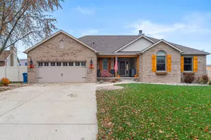 8407 Heron Lake Rd, Saint John, IN 46373 - Photo 2