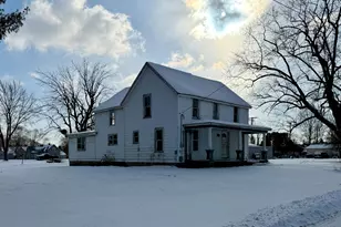 212 N National St, Medaryville, IN 47957 - Photo 2