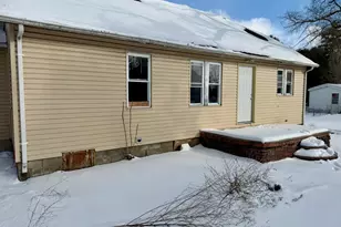 211 W Main St, Medaryville, IN 47957 - Photo 2