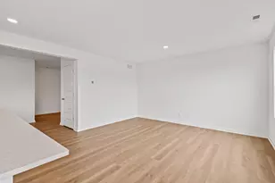 583 Cressmoor Blvd, Hobart, IN 46342 - Photo 8