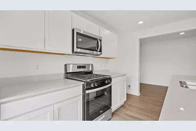 583 Cressmoor Boulevard, Hobart, IN 46342 - Photo 6