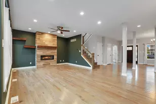 1070 Lakeview Dr, Hobart, IN 46342 - Photo 6