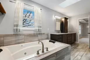 1070 Lakeview Dr, Hobart, IN 46342 - Photo 22