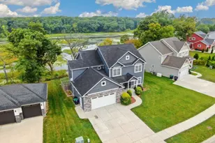 1070 Lakeview Dr, Hobart, IN 46342 - Photo 2