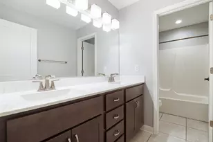 1070 Lakeview Dr, Hobart, IN 46342 - Photo 34