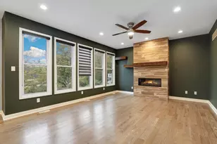 1070 Lakeview Dr, Hobart, IN 46342 - Photo 8