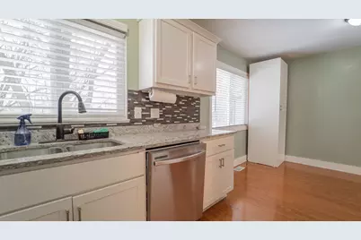 1058 W 61st Avenue, Merrillville, IN 46410 - Photo 8