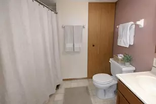 2112 E 38th Ave, Hobart, IN 46342 - Photo 8