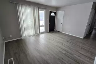 7730 Rhode Island Ct, Hammond, IN 46323 - Photo 2