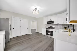 806 Lawrence St, La Porte, IN 46350 - Photo 4