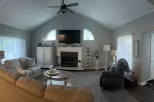 9090 Norris Dr, Hobart, IN 46342 - Photo 4