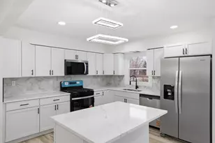 2417 Hickory Dr, Dyer, IN 46311 - Photo 6