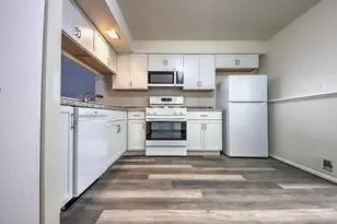 2302 Yorktowne Dr, Valparaiso, IN 46383 - Photo 12