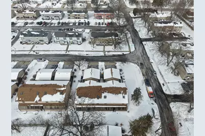 2302 Yorktowne Drive, Valparaiso, IN 46383 - Photo 2