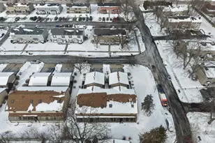 2302 Yorktowne Dr, Valparaiso, IN 46383 - Photo 2