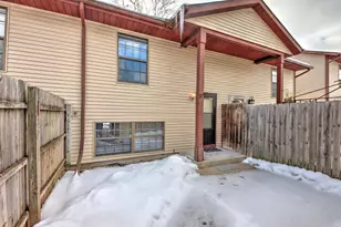 2302 Yorktowne Dr, Valparaiso, IN 46383 - Photo 4