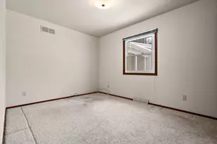 2104 Dunwoody Dr, Valparaiso, IN 46383 - Photo 12