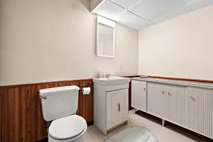 2104 Dunwoody Dr, Valparaiso, IN 46383 - Photo 24