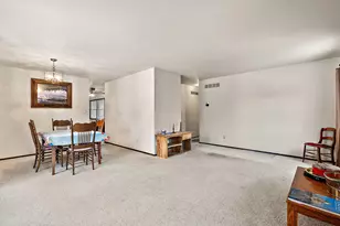 2104 Dunwoody Dr, Valparaiso, IN 46383 - Photo 6