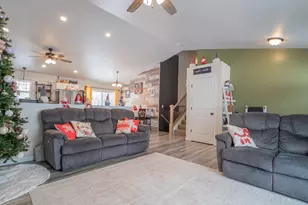 695 Cross Meadows Dr, Valparaiso, IN 46385 - Photo 4