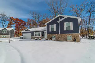 695 Cross Meadows Dr, Valparaiso, IN 46385 - Photo 2