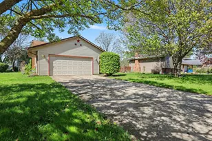 1624 Fox Point Dr, Chesterton, IN 46304 - Photo 2
