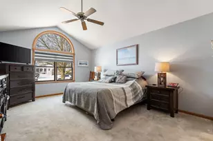 1555 Maumee Dr, Valparaiso, IN 46385 - Photo 12