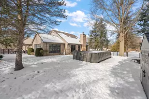 1555 Maumee Dr, Valparaiso, IN 46385 - Photo 22