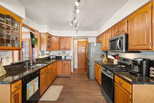 1555 Maumee Dr, Valparaiso, IN 46385 - Photo 8