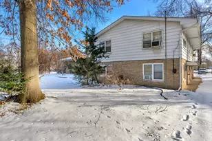 6860 Delaware St, Merrillville, IN 46410 - Photo 16