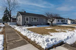 903 W Grove St, Rensselaer, IN 47978 - Photo 2