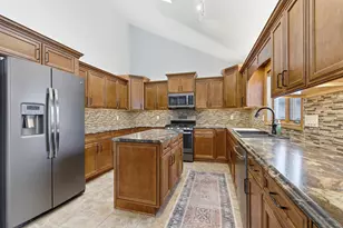 713 N Robin Ct, Griffith, IN 46319 - Photo 6