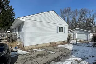 332 Maple St, Crown Point, IN 46307 - Photo 2