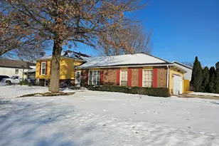 1541 Fox Point Dr, Chesterton, IN 46304 - Photo 2