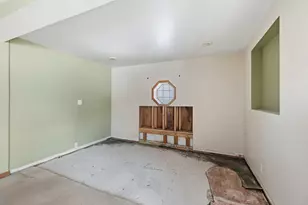 512 Hill St, La Porte, IN 46350 - Photo 8