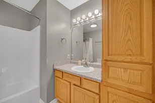 2545 Tulip Ln, Hobart, IN 46342 - Photo 12