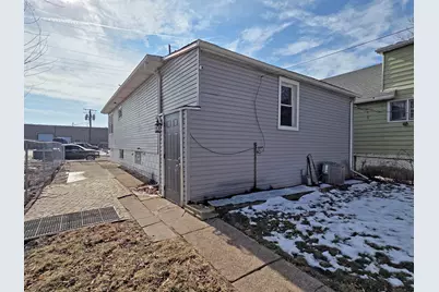 1127 164th Place, Hammond, IN 46320 - Photo 4